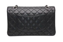 Load image into Gallery viewer, 極美品 CHANEL シャネル マトラッセ25 Wフラップ Wチェーンショルダーバッグ 15番台 ココマーク キャビアスキン ブラック 中古 4b012513