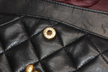 Load image into Gallery viewer, CHANEL シャネル マトラッセ25 Wフラップ Wチェーンショルダーバッグ A01112 2番台 ココマーク ラムスキン ブラック 美品 中古 4b012514