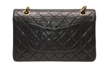 Load image into Gallery viewer, CHANEL シャネル マトラッセ25 Wフラップ Wチェーンショルダーバッグ A01112 2番台 ココマーク ラムスキン ブラック 美品 中古 4b012514