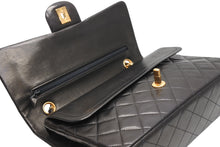 Load image into Gallery viewer, CHANEL シャネル マトラッセ25 Wフラップ Wチェーンショルダーバッグ A01112 2番台 ココマーク ラムスキン ブラック 美品 中古 4b012514