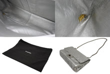 Load image into Gallery viewer, 極美品 CHANEL シャネル 2.55 ラージ Wフラップ Wチェーンショルダーバッグ A37590 11番台 ココマーク エイジドカーフ シルバー 中古 4b012515