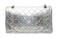 Load image into Gallery viewer, 極美品 CHANEL シャネル 2.55 ラージ Wフラップ Wチェーンショルダーバッグ A37590 11番台 ココマーク エイジドカーフ シルバー 中古 4b012515
