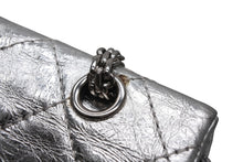 Load image into Gallery viewer, 極美品 CHANEL シャネル 2.55 ラージ Wフラップ Wチェーンショルダーバッグ A37590 11番台 ココマーク エイジドカーフ シルバー 中古 4b012515