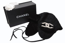 Load image into Gallery viewer, 新品未使用 CHANEL シャネル ココ ネージュ フライトキャップ パイロットキャップ AAA429 フェイクファー スウェード 中古 4b012517