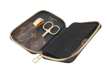 Load image into Gallery viewer, 新品未使用 LOUIS VUITTON ルイヴィトン x NIGO ニゴー 25SS Manicure Kit マニキュアキット GI1425 モノグラム ブラウン 中古 4b012568