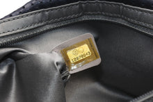Load image into Gallery viewer, CHANEL シャネル 2.55 チェーンショルダーバッグ 12番台 ココマーク パンチングレザー ネイビー コンビ金具 金具 中古 4b012574