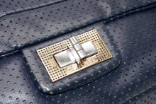 Load image into Gallery viewer, CHANEL シャネル 2.55 チェーンショルダーバッグ 12番台 ココマーク パンチングレザー ネイビー コンビ金具 金具 中古 4b012574