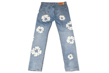 Load image into Gallery viewer, Denim Tears リーバイス×デニムティアーズ デニムパンツ 501 ブルー ホワイト コットン ポリエステル Ｗ34 Ｌ34 中古 良品 4b012679