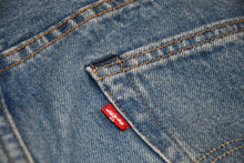 Load image into Gallery viewer, Denim Tears リーバイス×デニムティアーズ デニムパンツ 501 ブルー ホワイト コットン ポリエステル Ｗ34 Ｌ34 中古 良品 4b012679