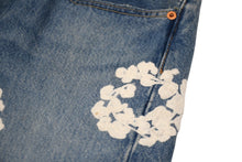 Load image into Gallery viewer, Denim Tears リーバイス×デニムティアーズ デニムパンツ 501 ブルー ホワイト コットン ポリエステル Ｗ34 Ｌ34 中古 良品 4b012679