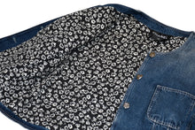 Load image into Gallery viewer, 極美品 CHANEL シャネル ノーカラー メンズ デニムジャケット P80314V72824 サイズ50 ココマーク ブルー G-DRAGON着用 カメリア ハート 中古 4b012738