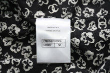 Load image into Gallery viewer, 極美品 CHANEL シャネル ノーカラー メンズ デニムジャケット P80314V72824 サイズ50 ココマーク ブルー G-DRAGON着用 カメリア ハート 中古 4b012738
