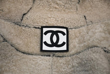 Load image into Gallery viewer, 極美品 CHANEL シャネル スポーツライン メンズ ムートンジャケット P33734W04172 サイズ50 ココマーク ブラック 中古 4b012756