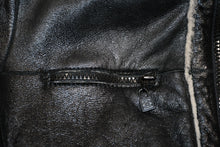 Load image into Gallery viewer, 極美品 CHANEL シャネル スポーツライン メンズ ムートンジャケット P33734W04172 サイズ50 ココマーク ブラック 中古 4b012756