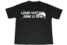 Load image into Gallery viewer, 新品未使用 LOUIS VUITTON ルイヴィトン STAFF スタッフ 半袖Tシャツ サイズS 会場限定 Virgil Abloh ヴァージルアブロー ブラック 中古 4b012780