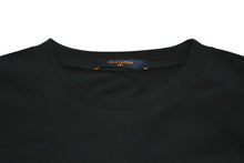 Load image into Gallery viewer, 新品未使用 LOUIS VUITTON ルイヴィトン STAFF スタッフ 半袖Tシャツ サイズS 会場限定 Virgil Abloh ヴァージルアブロー ブラック 中古 4b012780