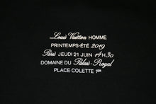 Load image into Gallery viewer, 新品未使用 LOUIS VUITTON ルイヴィトン STAFF スタッフ 半袖Tシャツ サイズS 会場限定 Virgil Abloh ヴァージルアブロー ブラック 中古 4b012780