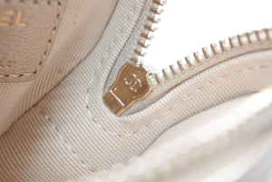 新品未使用 CHANEL シャネル 25AW ハートバッグチャーム AP4838 ランダム番台 ココマーク マトラッセ ラムスキン ゴールド 中古 4b012785