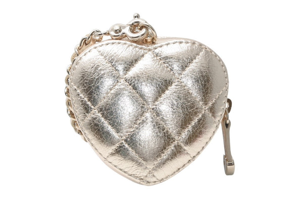 新品未使用 CHANEL シャネル 25AW ハートバッグチャーム AP4838 ランダム番台 ココマーク マトラッセ ラムスキン ゴールド 中古 4b012785