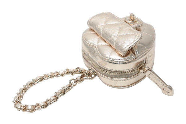 新品未使用 CHANEL シャネル 25AW ハートバッグチャーム AP4838 ランダム番台 ココマーク マトラッセ ラムスキン ゴールド 中古 4b012785