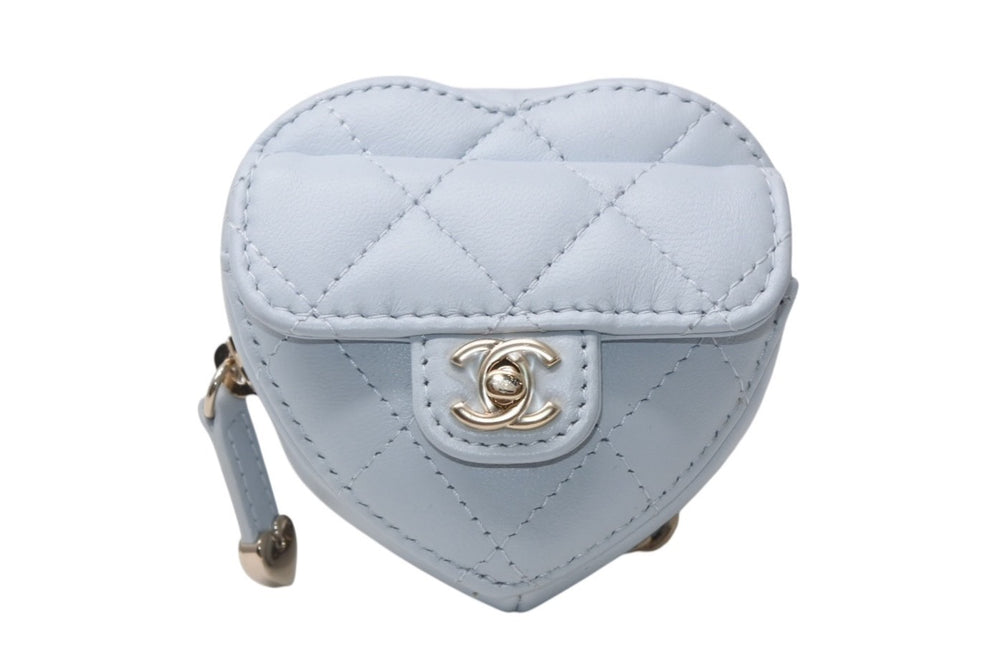 新品未使用 CHANEL シャネル 25AW ハートバッグチャーム AP4838 ランダム番台 ココマーク マトラッセ ラムスキン ライトブルー 中古 4b012786