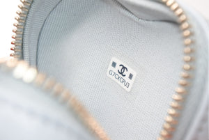 新品未使用 CHANEL シャネル 25AW ハートバッグチャーム AP4838 ランダム番台 ココマーク マトラッセ ラムスキン ライトブルー 中古 4b012786