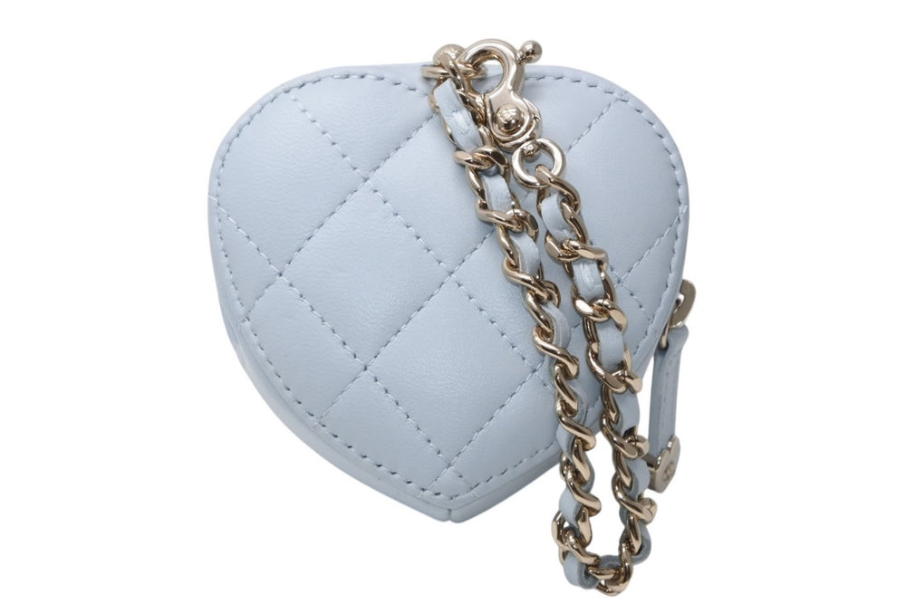 新品未使用 CHANEL シャネル 25AW ハートバッグチャーム AP4838 ランダム番台 ココマーク マトラッセ ラムスキン ライトブルー 中古 4b012786