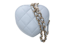 Load image into Gallery viewer, 新品未使用 CHANEL シャネル 25AW ハートバッグチャーム AP4838 ランダム番台 ココマーク マトラッセ ラムスキン ライトブルー 中古 4b012786