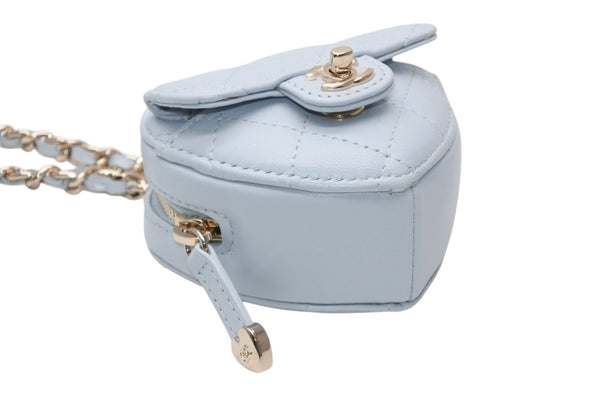 新品未使用 CHANEL シャネル 25AW ハートバッグチャーム AP4838 ランダム番台 ココマーク マトラッセ ラムスキン ライトブルー 中古 4b012786