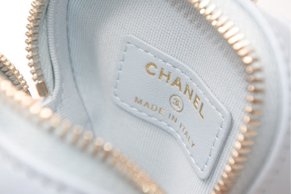 新品未使用 CHANEL シャネル 25AW ハートバッグチャーム AP4838 ランダム番台 ココマーク マトラッセ ラムスキン ライトブルー 中古 4b012786