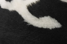 Load image into Gallery viewer, 新品同様 CHANEL シャネル COCO NEIGE ココ ネージュ イヤーマフ ココマーク シープシアリング ブラック ホワイト 中古 4b012788