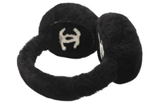 Load image into Gallery viewer, 新品同様 CHANEL シャネル COCO NEIGE ココ ネージュ イヤーマフ ココマーク シープシアリング ブラック ホワイト 中古 4b012788