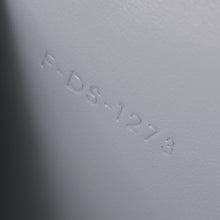 Load image into Gallery viewer, 新品未使用品 CELINE セリーヌ トリオンフ ラージウォレット 10E313DPV グレー シャイニングカーフスキン ゴールド金具 中古 4b012851