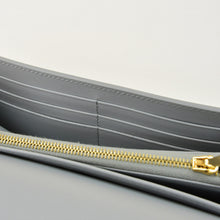 Load image into Gallery viewer, 新品未使用品 CELINE セリーヌ トリオンフ ラージウォレット 10E313DPV グレー シャイニングカーフスキン ゴールド金具 中古 4b012851