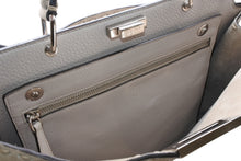 Load image into Gallery viewer, 極美品 FENDI フェンディ Peekaboo ISeeU ピーカブー アイシーユー ミディアム ハンドバッグ 7VA529 グレージュ スウェード 中古 4b012863