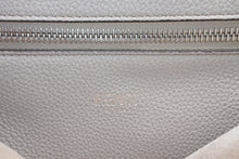 Load image into Gallery viewer, 極美品 FENDI フェンディ Peekaboo ISeeU ピーカブー アイシーユー ミディアム ハンドバッグ 7VA529 グレージュ スウェード 中古 4b012863