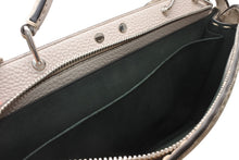 Load image into Gallery viewer, 極美品 FENDI フェンディ Peekaboo ISeeU ピーカブー アイシーユー ミディアム ハンドバッグ 7VA529 グレージュ スウェード 中古 4b012863