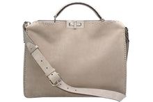Load image into Gallery viewer, 極美品 FENDI フェンディ Peekaboo ISeeU ピーカブー アイシーユー ミディアム ハンドバッグ 7VA529 グレージュ スウェード 中古 4b012863