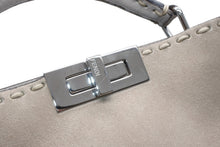 Load image into Gallery viewer, 極美品 FENDI フェンディ Peekaboo ISeeU ピーカブー アイシーユー ミディアム ハンドバッグ 7VA529 グレージュ スウェード 中古 4b012863