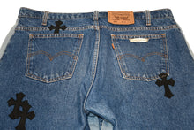 Load image into Gallery viewer, CHROME HEARTS クロムハーツ × GALLERY DEPT. ギャラリーデプト セメタリークロスパッチデニム サイズ34 ドッキング 20パッチ 美品 中古 4b012920