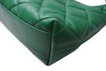 Load image into Gallery viewer, 極美品 CHANEL シャネル スモール ホーボーバッグ ワンショルダーバッグ AS4922 ランダム番台 ココマーク シャイニーラムスキン 中古 4b012924