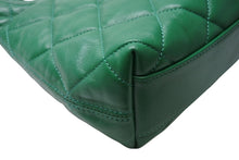 Load image into Gallery viewer, 極美品 CHANEL シャネル スモール ホーボーバッグ ワンショルダーバッグ AS4922 ランダム番台 ココマーク シャイニーラムスキン 中古 4b012924