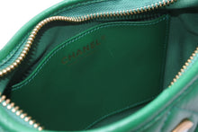 Load image into Gallery viewer, 極美品 CHANEL シャネル スモール ホーボーバッグ ワンショルダーバッグ AS4922 ランダム番台 ココマーク シャイニーラムスキン 中古 4b012924