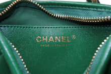 Load image into Gallery viewer, 極美品 CHANEL シャネル スモール ホーボーバッグ ワンショルダーバッグ AS4922 ランダム番台 ココマーク シャイニーラムスキン 中古 4b012924