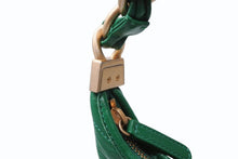 Load image into Gallery viewer, 極美品 CHANEL シャネル スモール ホーボーバッグ ワンショルダーバッグ AS4922 ランダム番台 ココマーク シャイニーラムスキン 中古 4b012924
