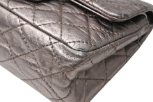 Load image into Gallery viewer, 極美品 CHANEL シャネル 2.55 マトラッセ20 Wフラップ Wチェーンショルダーバッグ 11番台 ココマーク エイジドカーフ シルバー 中古 4b012925
