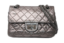 Load image into Gallery viewer, 極美品 CHANEL シャネル 2.55 マトラッセ20 Wフラップ Wチェーンショルダーバッグ 11番台 ココマーク エイジドカーフ シルバー 中古 4b012925