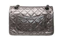 Load image into Gallery viewer, 極美品 CHANEL シャネル 2.55 マトラッセ20 Wフラップ Wチェーンショルダーバッグ 11番台 ココマーク エイジドカーフ シルバー 中古 4b012925