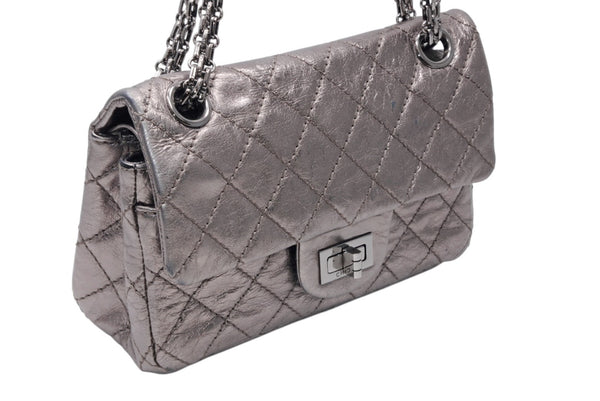 極美品 CHANEL シャネル 2.55 マトラッセ20 Wフラップ Wチェーンショルダーバッグ 11番台 ココマーク エイジドカーフ シルバー 中古 4b012925