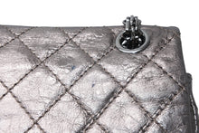 Load image into Gallery viewer, 極美品 CHANEL シャネル 2.55 マトラッセ20 Wフラップ Wチェーンショルダーバッグ 11番台 ココマーク エイジドカーフ シルバー 中古 4b012925
